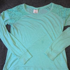 Longs sleeve pink T-shirt.